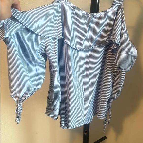 Blue Sleeveless w/ Off the Shoulder Sleeve Button Down Blouse - Picture 4 of 6